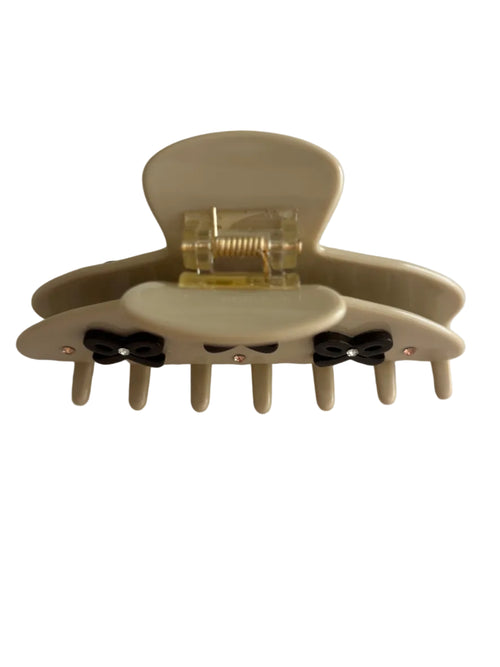 Chantelle & Pearls Clip